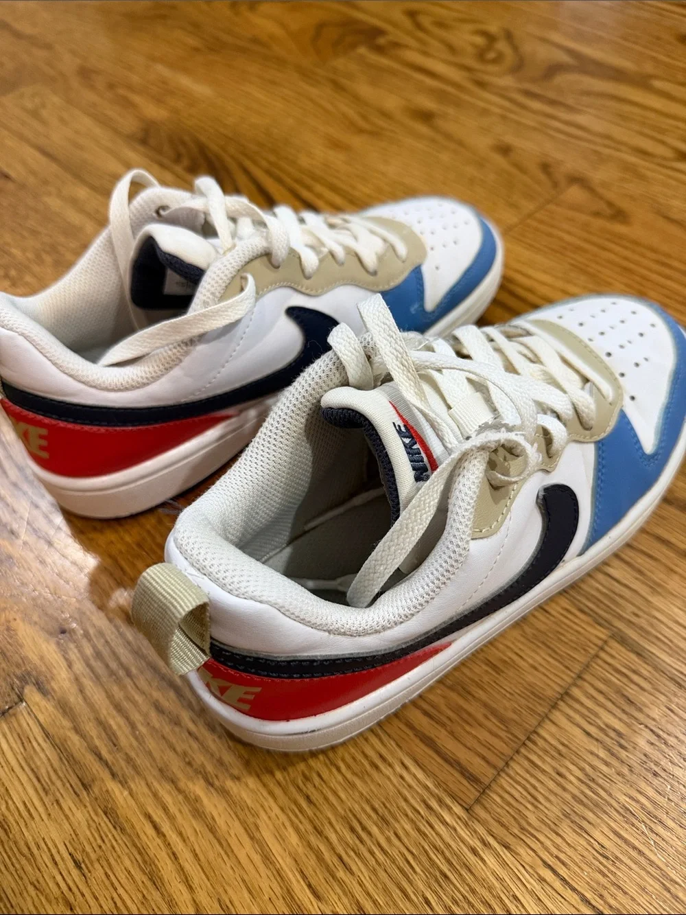 Boy’s Nike Sneakers/Shoes. Size 4Y. Good Condition.
